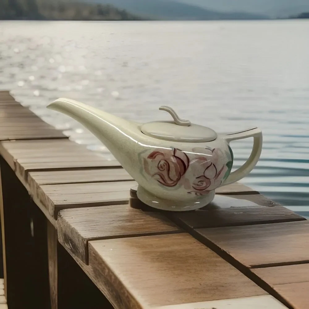 RED WING POTTERY LEXINGTON ROSE TEA POT W/LID PORCELAIN - GENIE LAMP SHAPED‎
